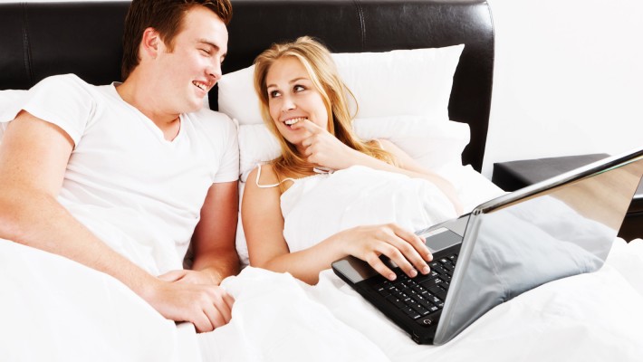 Vedere film porno insieme, quale effetto ha sulla relazione? Vedere film porno insieme, quale effetto ha sulla relazione?