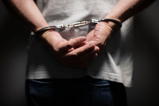 Uomo costretto a registrarsi come “criminale sessuale” per aver fatto sesso consensuale con un altro uomo. Uomo costretto a registrarsi come “criminale sessuale” per aver fatto sesso consensuale con un altro uomo.